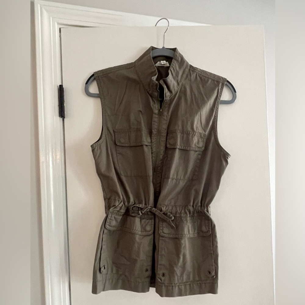Army green vest, medium